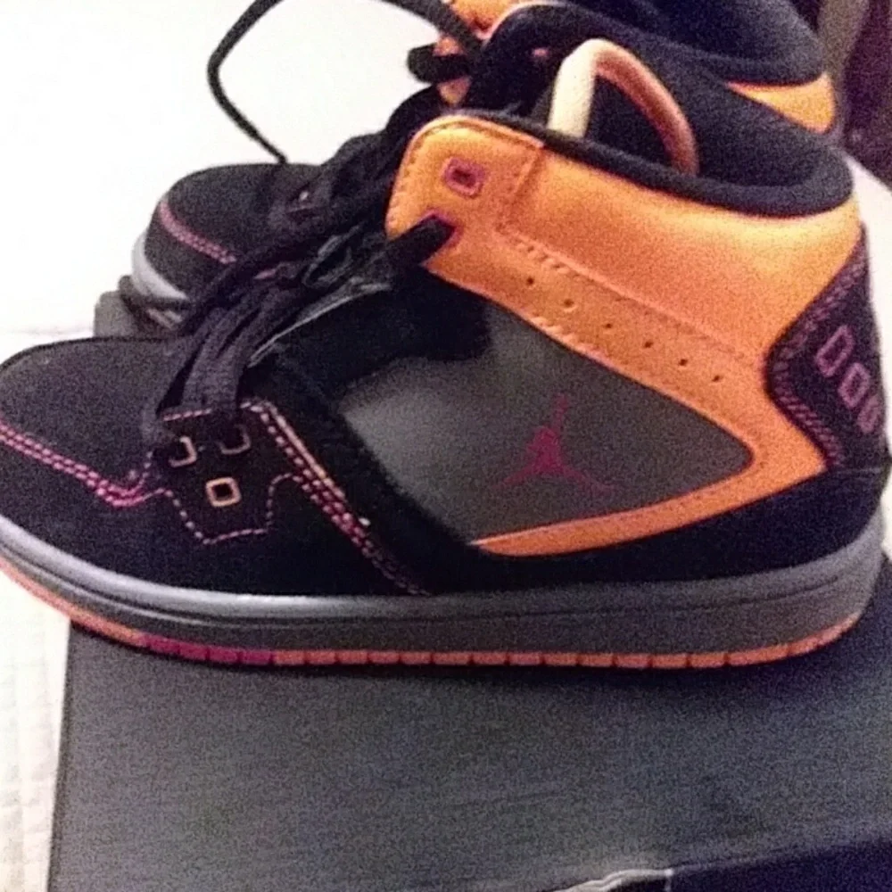 KIDS JORDAN WORN ONCE!! EXCELLENT CONDITION++